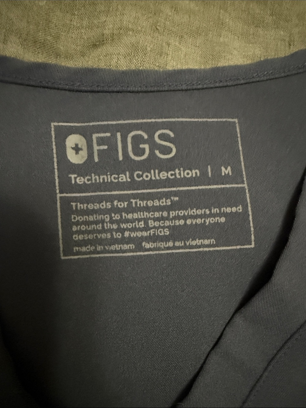 Figs scrub top - Picture 3 of 3